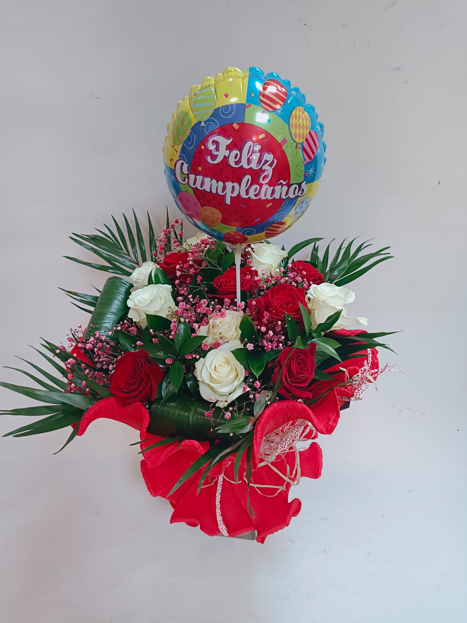 Detalle Personalizado con Rosas Naturales - Feliz Cumpleaños
