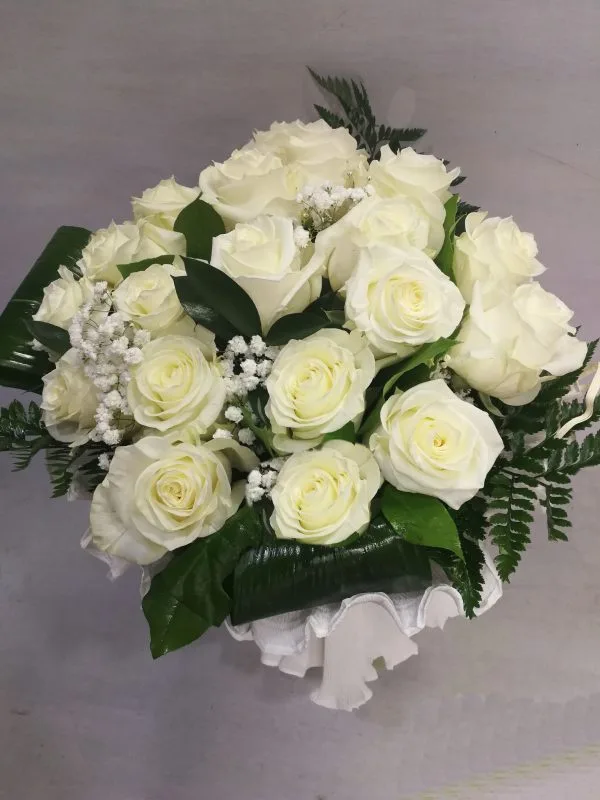 ramo 18 rosas blancas