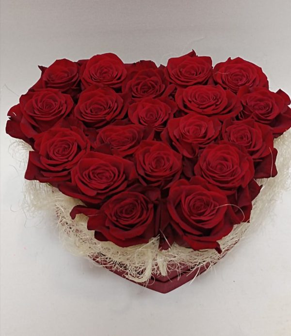 Corazón rosas rojas naturales 30 *25 cm aprox